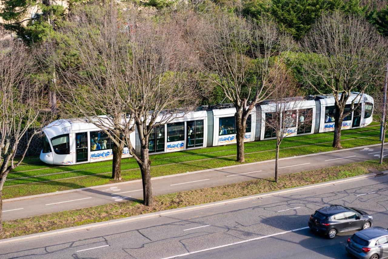 브론 T2 De Standing Climatise Avec Parking Prive, Tram T2 T5, Hopitaux Est 아파트 외부 사진